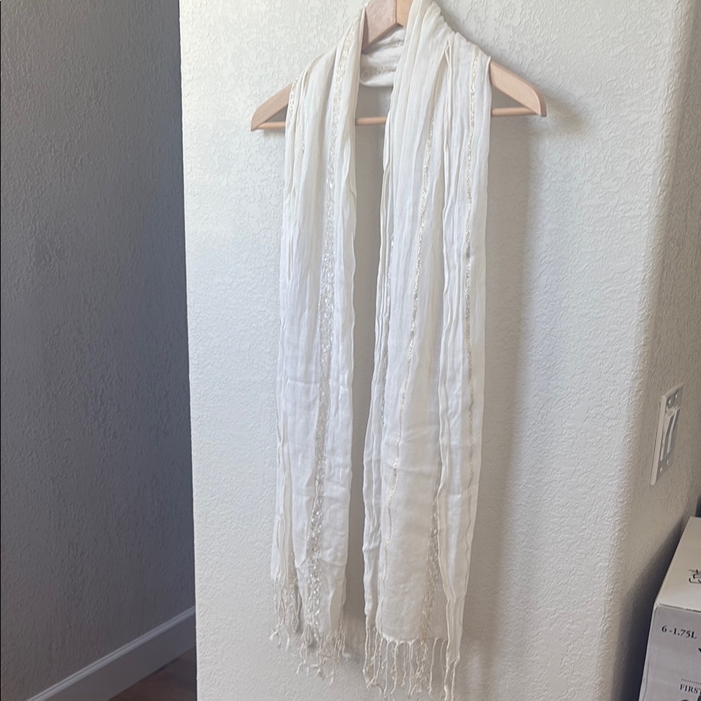 GAP - Cream scarf with fringe